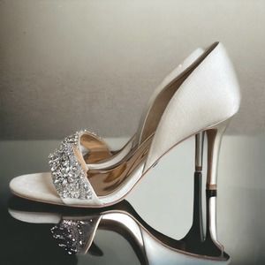 Badgley Mischka Ivory D'Orsay Satin Crystal Bridal Heels Women's Size 10